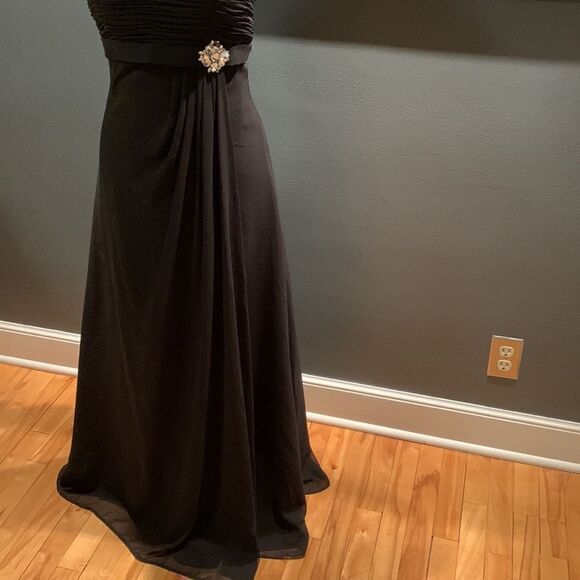 Morilee black gathered bodice crystal broach chiffon maxi, NWT, size 4 - Picture 4 of 11